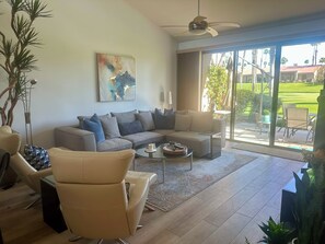 Smart TV, books, stereo - Your Palm Desert Vacation Getaway at the Palm Valley Country Club is calling! (Palm Desert)