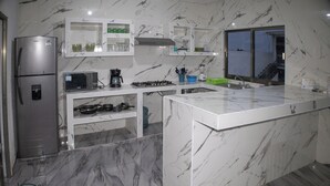 Luxury House, Pool View | Private kitchen - Villa Alfredo (Veracruz)
