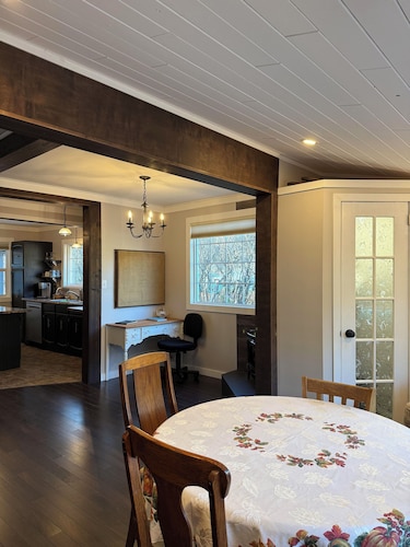 Cozy, private cottage, within city limits of Castelgar 