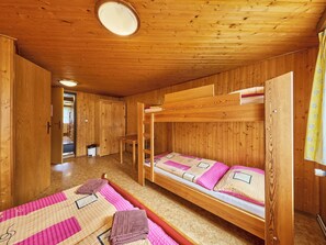 9 bedrooms, desk, WiFi