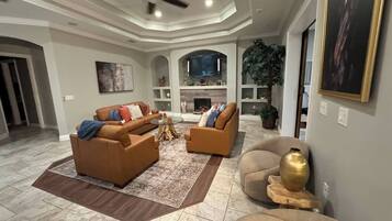 Smart TV, fireplace