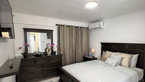 2 bedrooms, in-room safe, iron/ironing board, WiFi (free) - “Serenity By The Sea”
Cozy spaces, tropical vibes in Ocho Rios, Jamaica. (Ocho Rios)