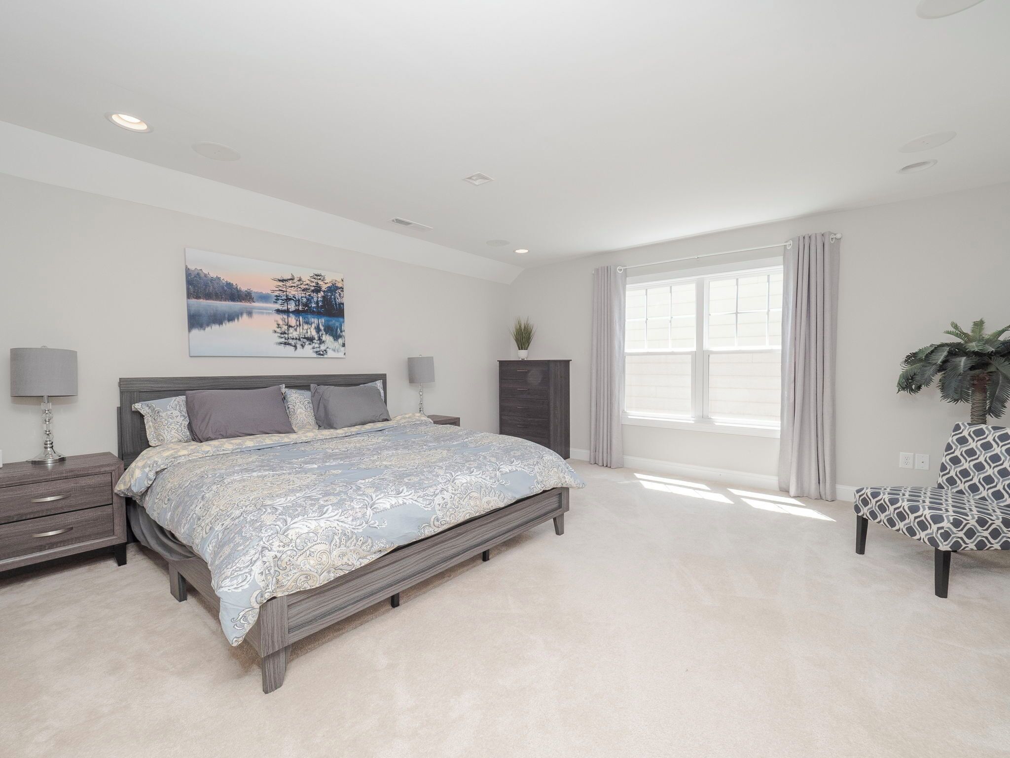4 bedrooms, desk, iron/ironing board, WiFi