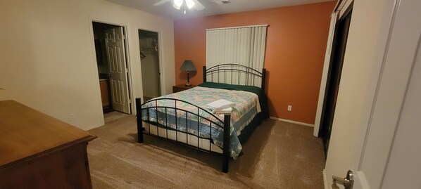 2 chambres, fer et planche à repasser, Wi-Fi gratuit, draps fournis