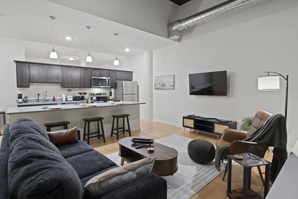 Smart TV - Central Downtown Apartment - 1BR (Rochester)