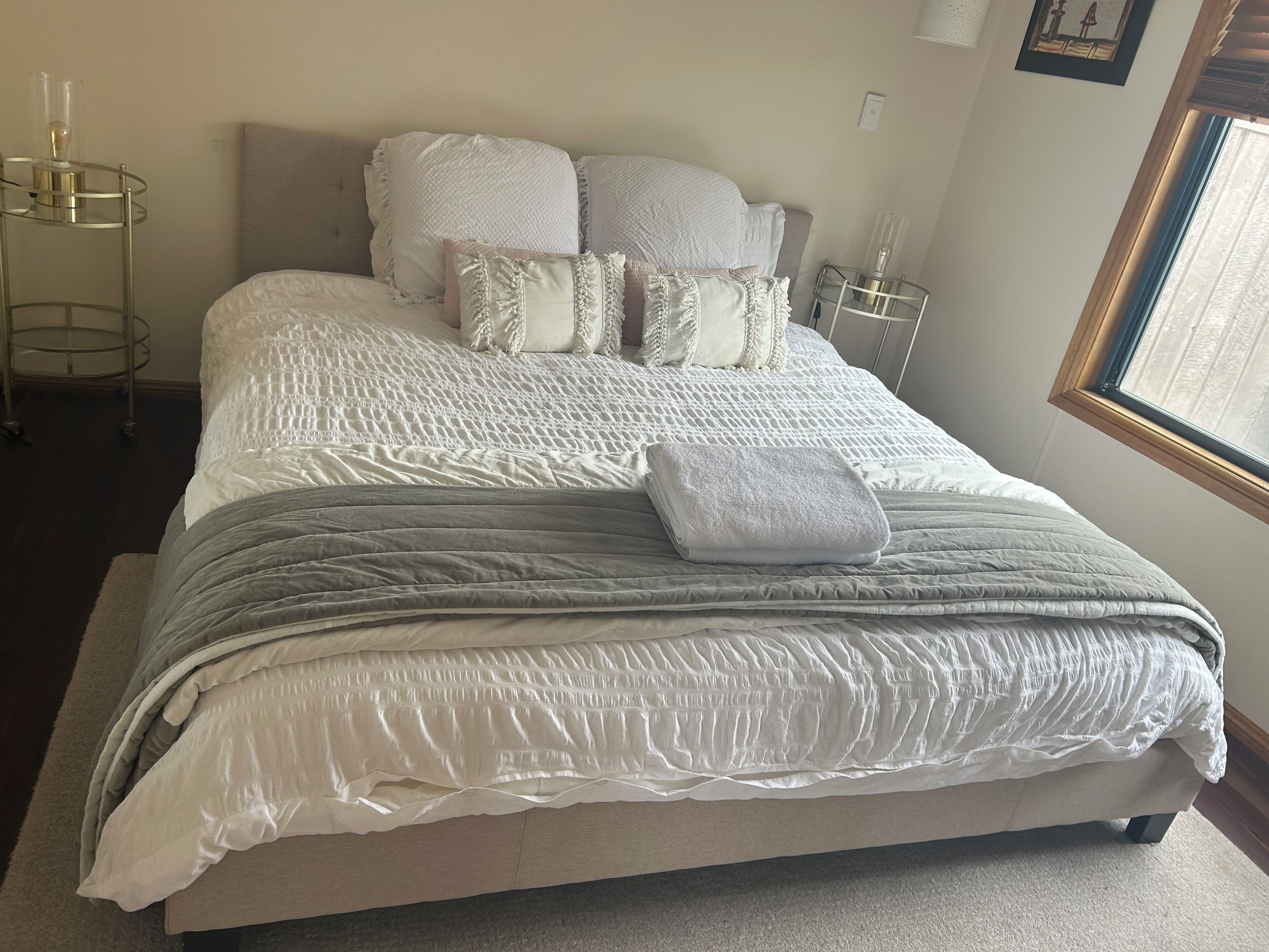 3 chambres, fer et planche à repasser, Wi-Fi, draps fournis