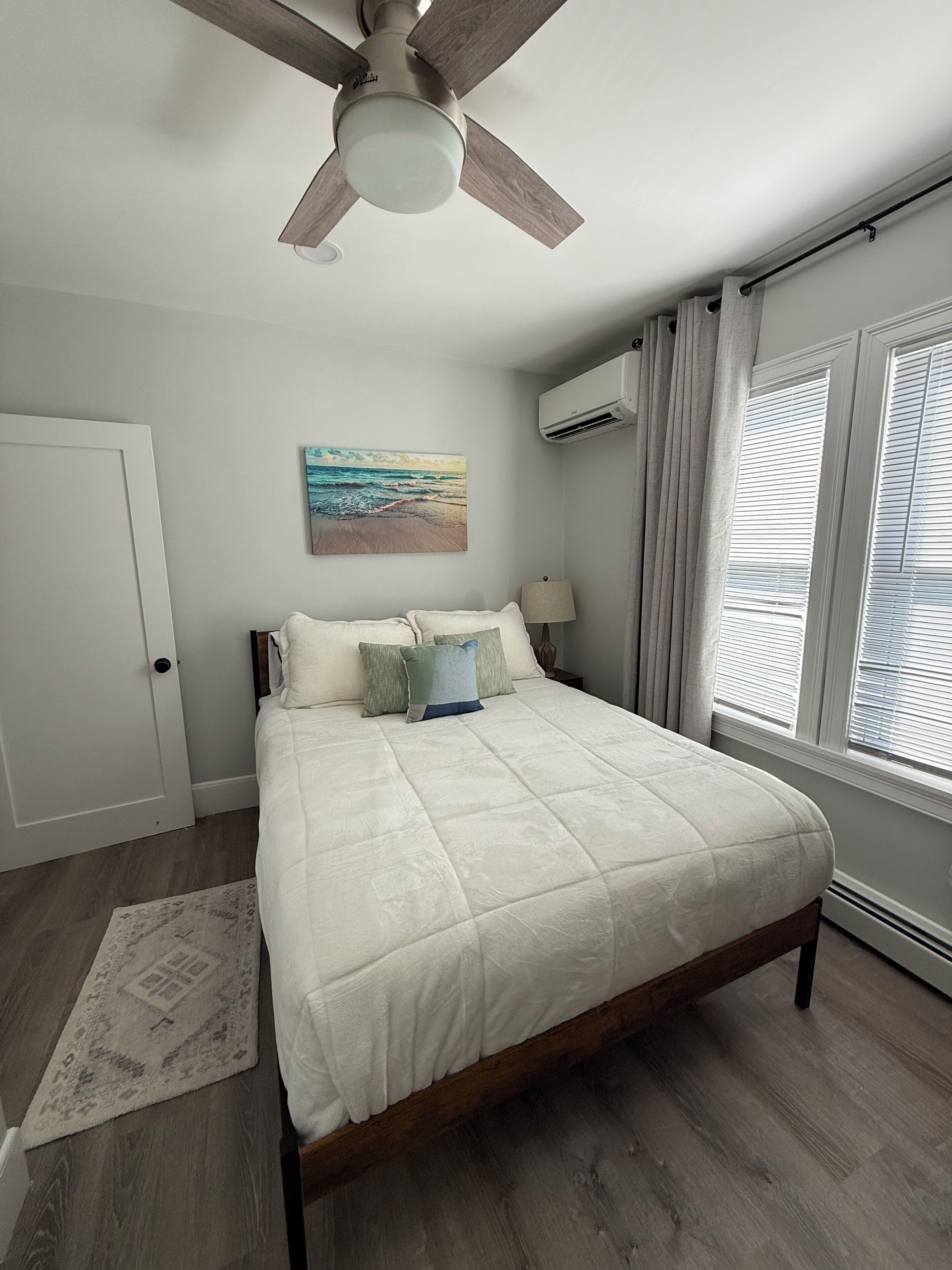 3 chambres, bureau, fer et planche à repasser, lit parapluie