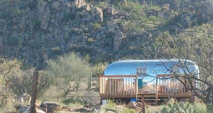 Cozy Airstream with WiFi, AC Amazing Desert Views 300 Acre Private Saguaro Park