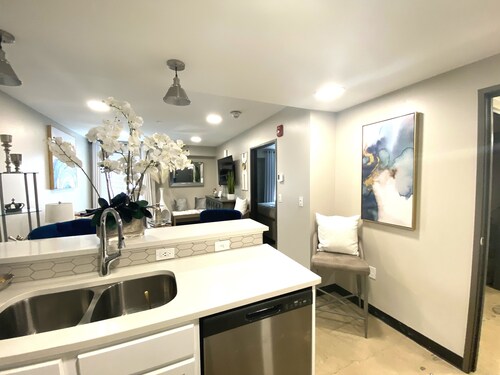 Stylish 1-bedroom apartment in the heart of the "Magic City"
