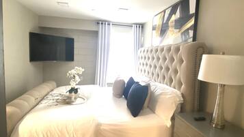 1 slaapkamer, een strijkplank/strijkijzer, wifi, beddengoed