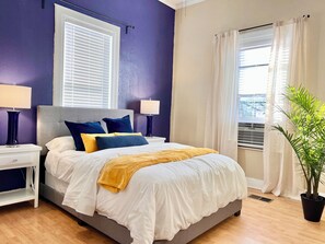 5 Schlafzimmer, Schreibtisch, Bügeleisen/Bügelbrett, Reisekinderbett