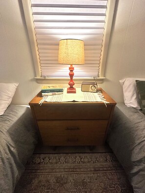 2 bedrooms, WiFi, bed sheets - Base Camp Cottage (Kirksville)