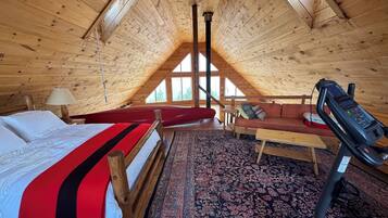 4 bedrooms, desk, free WiFi, bed sheets