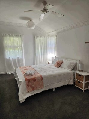3 bedrooms, iron/ironing board, free WiFi, bed sheets