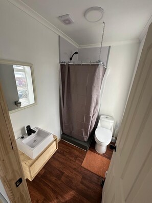 Standard Double Room | Bathroom