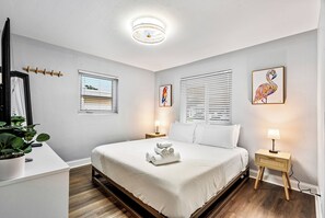 4 bedrooms, iron/ironing board, WiFi, bed sheets