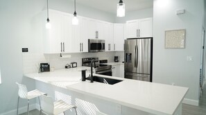 Micro-ondas, fogão, cooktop, lava-louças