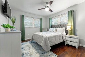 3 bedrooms, in-room safe, desk, iron/ironing board