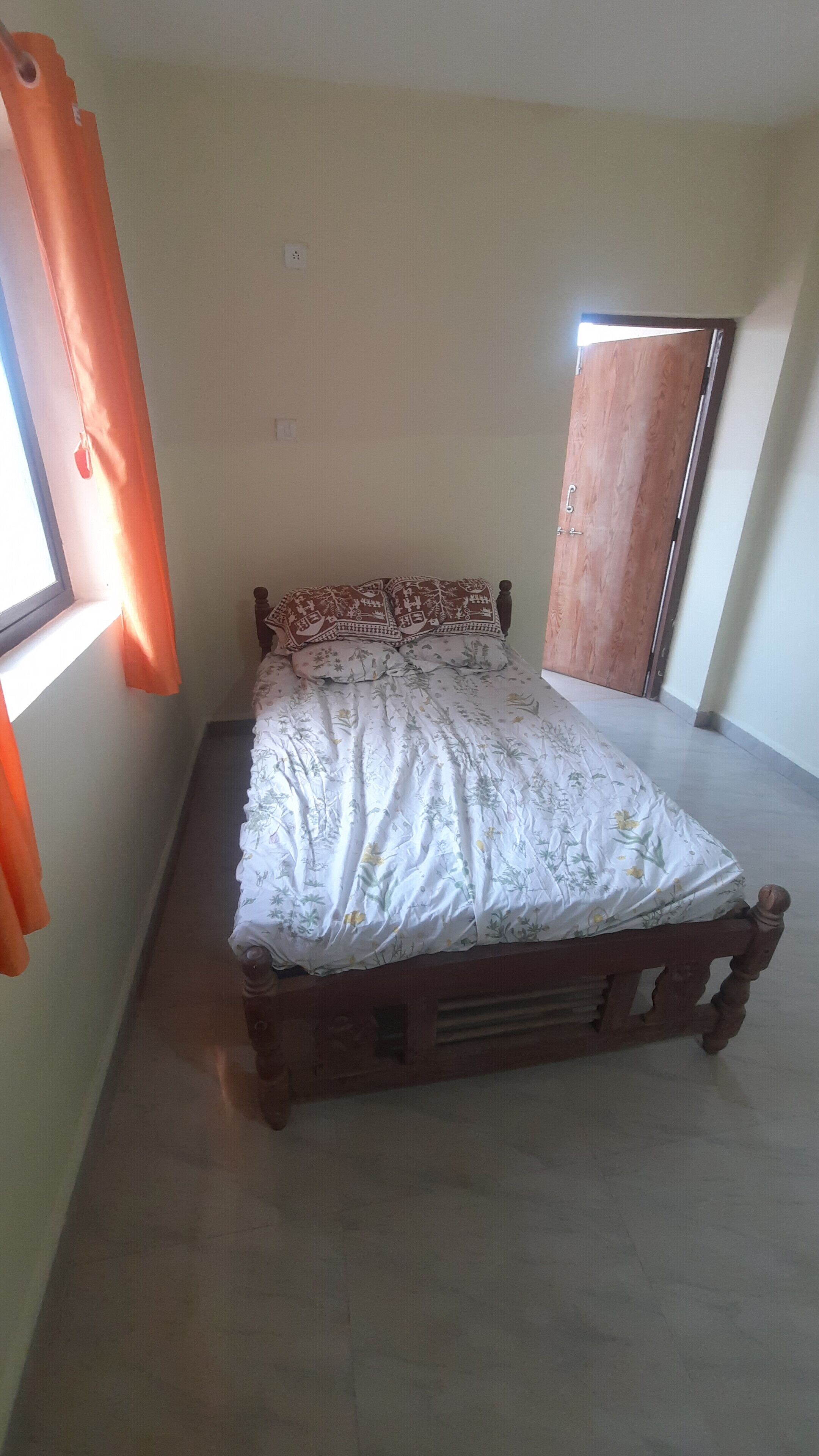 2 bedrooms, bed sheets