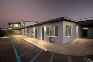 Exterior - Suburban Studios Ridgecrest near China Lake Naval Station (Ridgecrest)