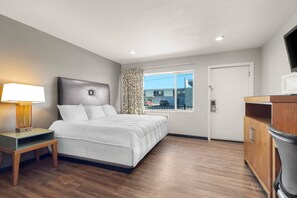 Standard Room, 1 King Bed, Non Smoking - Suburban Studios Ridgecrest near China Lake Naval Station (Ridgecrest)