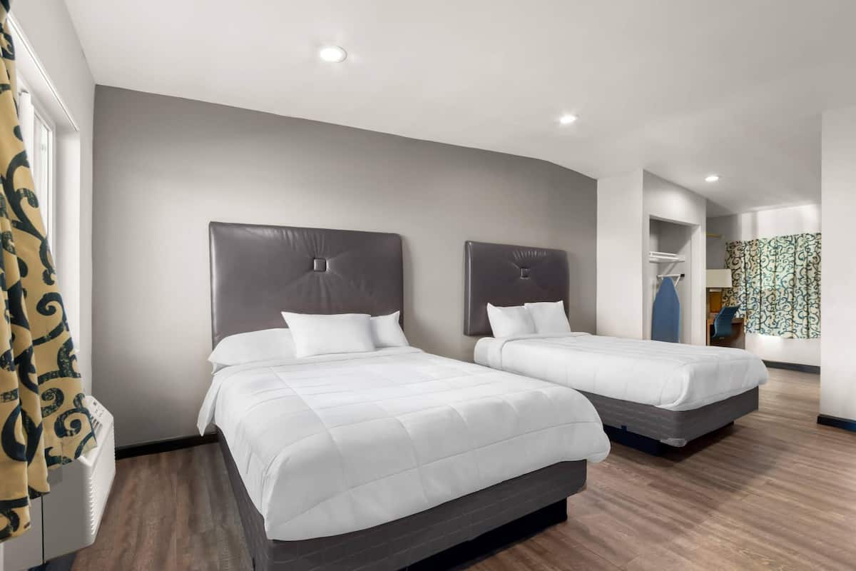 Room, 2 Queen Beds, Non Smoking