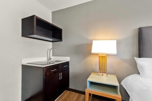 Standard Room, 1 King Bed, Non Smoking - Suburban Studios Ridgecrest near China Lake Naval Station (Ridgecrest)