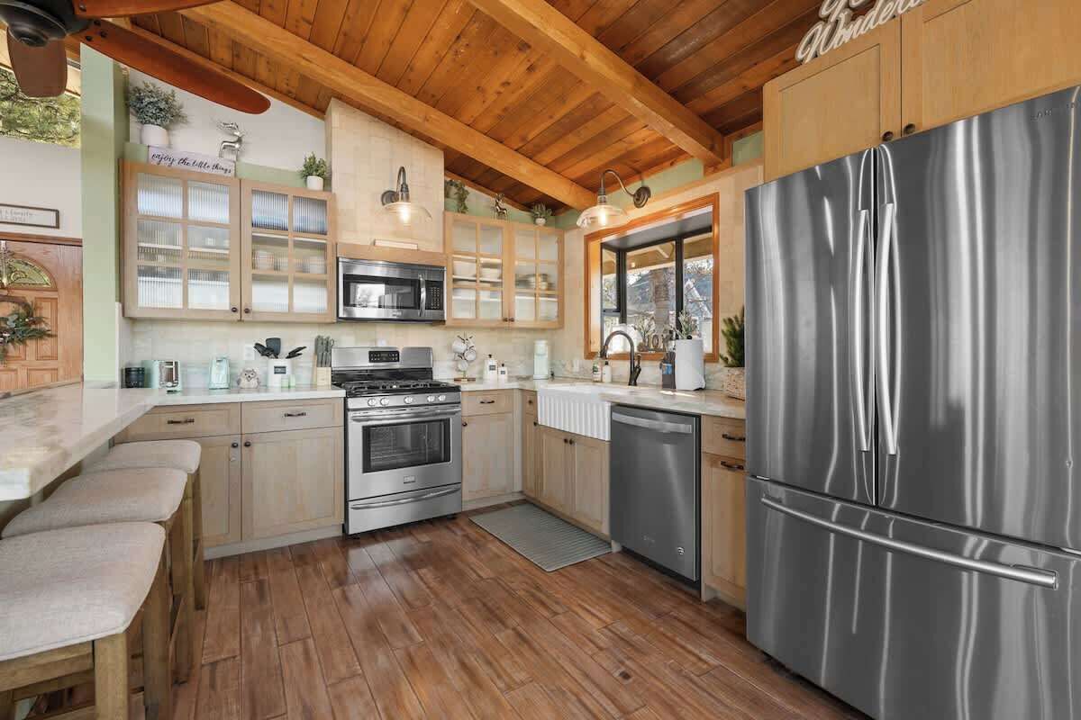 Frigorifero, microonde, forno, piano cottura