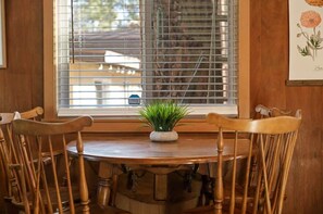 Dining - Ursa Minor• Charming• Central (Big Bear Lake)