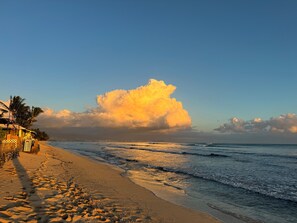 Beach nearby, sun loungers, beach towels