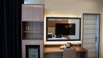 Classic-Zimmer, Stadtblick | Hochwertige Bettwaren, Minibar, Zimmersafe, Schreibtisch