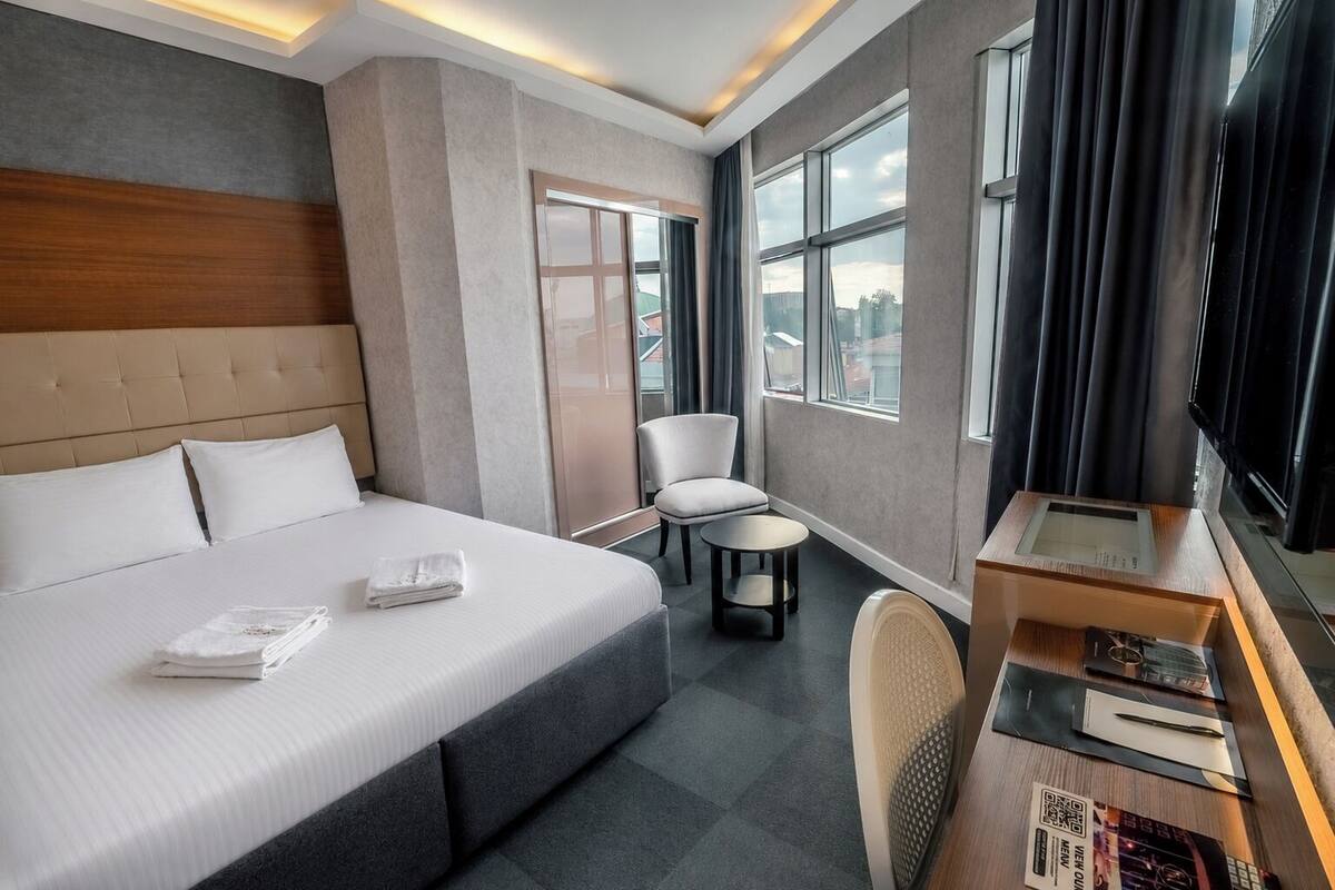 Premium bedding, minibar, in-room safe, desk