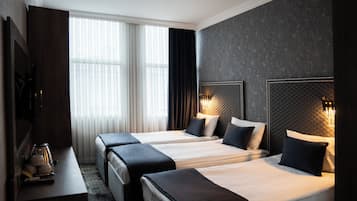 Twin Room | Minibar, in-room safe, desk, laptop workspace