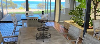 Beachfront Tickera Roundhouse - sea views inside and out - peaceful family home 