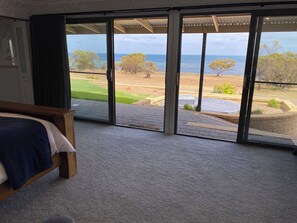 5 bedrooms, iron/ironing board, WiFi, bed sheets