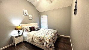 4 Schlafzimmer, Schreibtisch, Bügeleisen/Bügelbrett, kostenloses WLAN