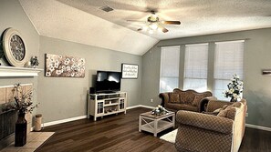 Smart TV, table football - Spacious Family-Friendly House
Free cancelation. (Grand Prairie)