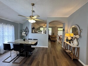 Dining - Spacious Family-Friendly House
Free cancelation. (Grand Prairie)