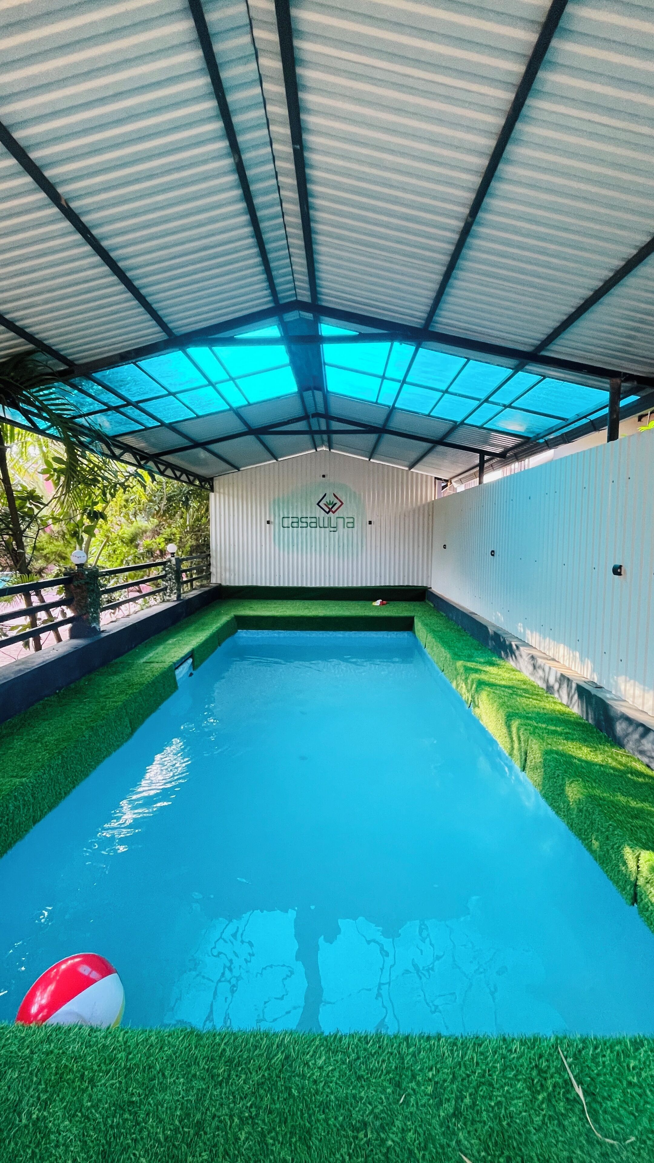 Kolam renang outdoor