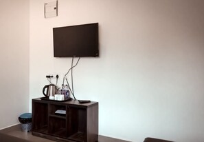 Comfort Double Room, Mountain View | In-room dining