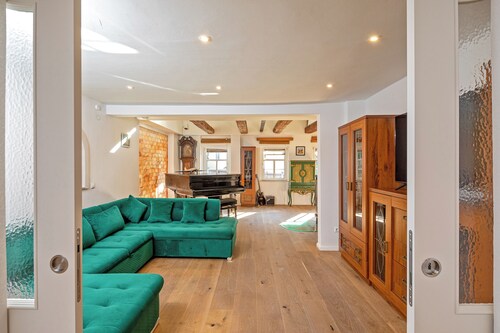 Luxurios Limestone Mansion - 320 qm - 7 Rooms in charming Dresden with WiFi