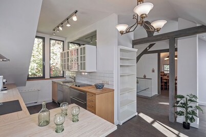 Luxurios Limestone Mansion - 320 qm - 7 Rooms in charming Dresden with WiFi