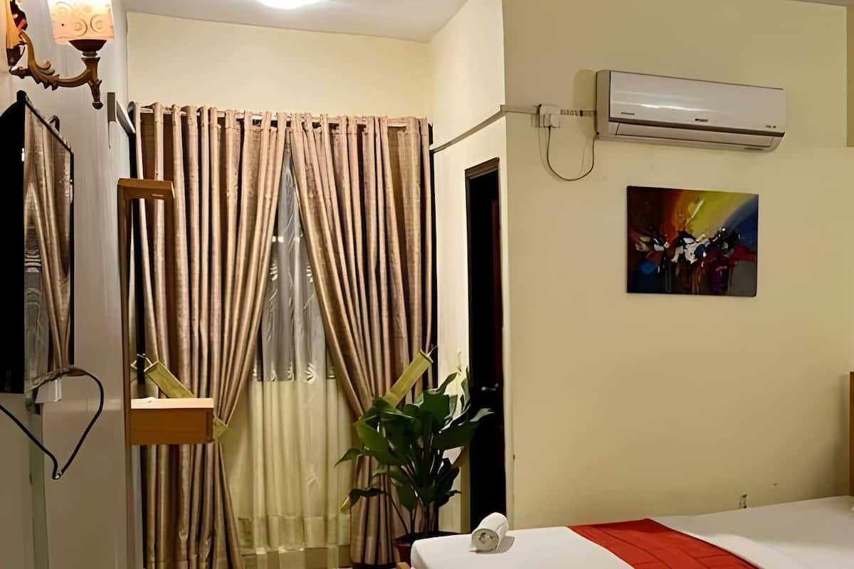 Standaard kamer, 1 twee- of 2 eenpersoonsbedden, uitzicht op stad | Een bureau, gratis wifi