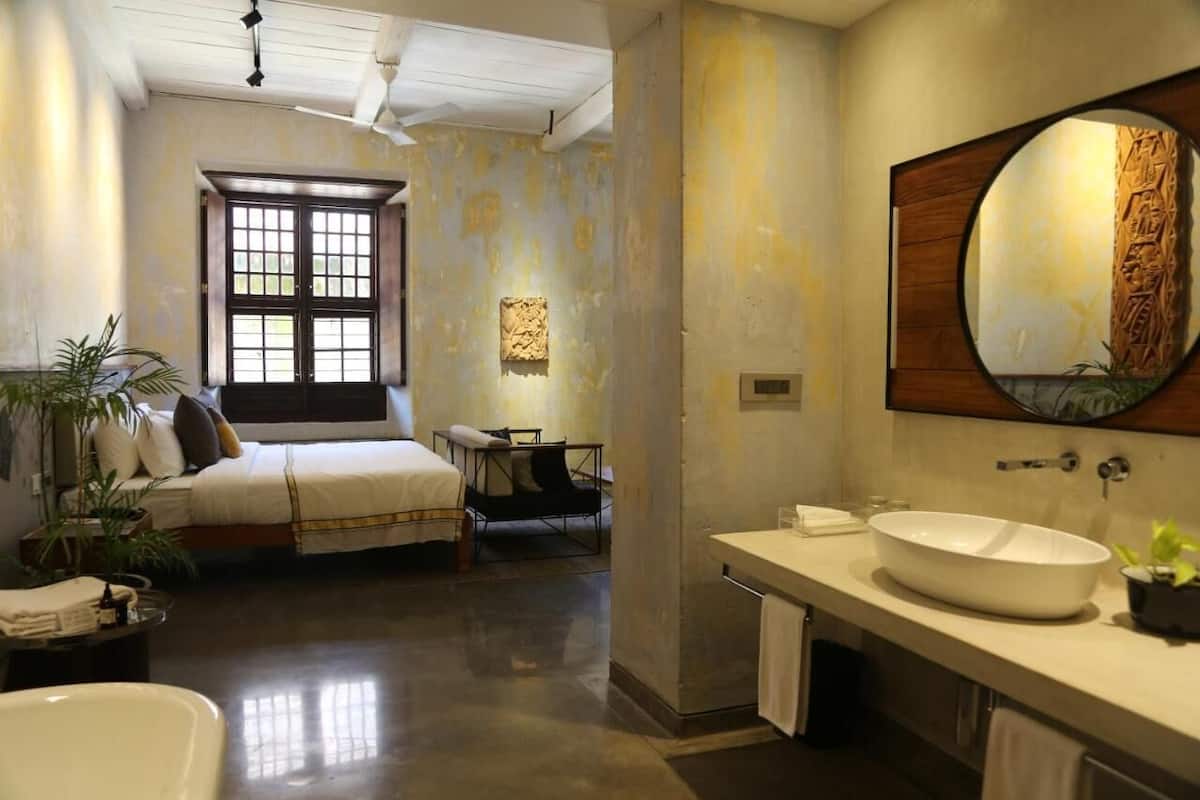 In-room safe, desk, laptop workspace, free WiFi
