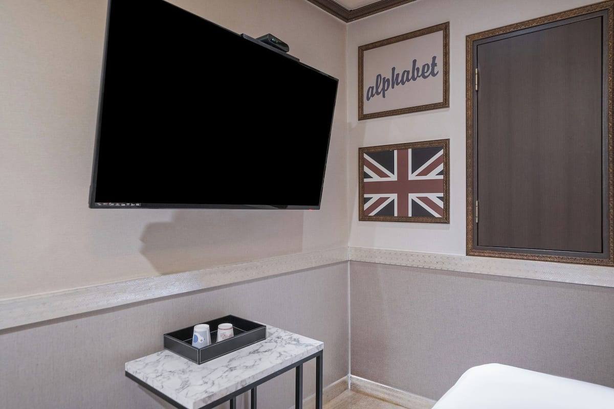 Deluxe Room | 1 bedroom, soundproofing, free WiFi
