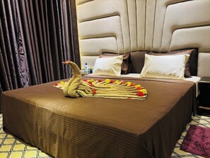 Habitación Deluxe doble | Caja fuerte, escritorio, sistema de insonorización y wifi gratis