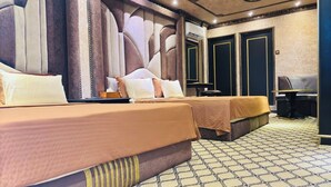غرفة عائلية | خزنة داخل الغرفة ومكتب وتجهيزات عازلة للصوت وواي فاي مجانًا