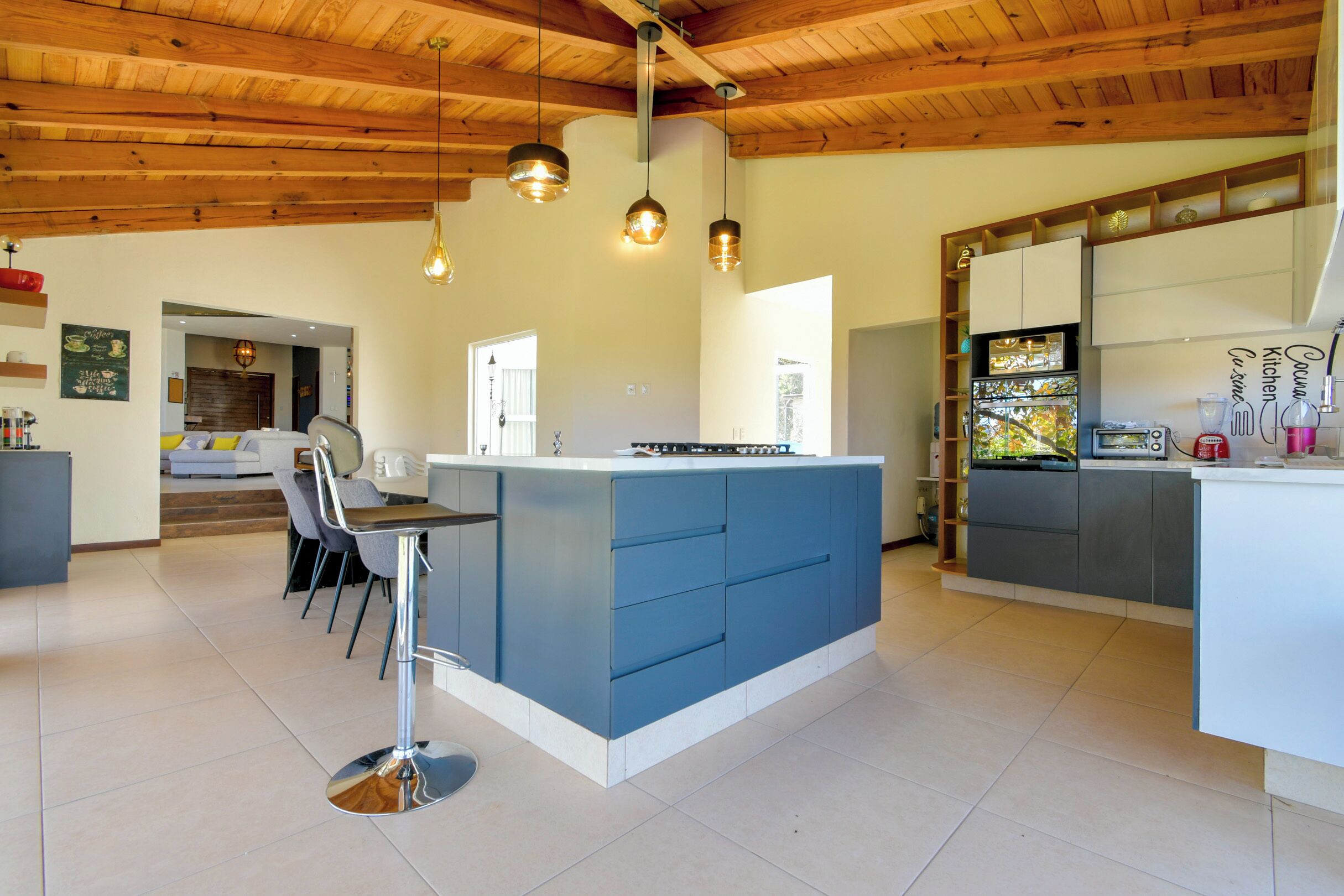 Casa familiar, vista al jardín | Cocina privada