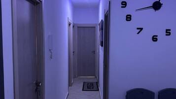 Apartment, 2 Bedrooms, Accessible, Smoking | Interior