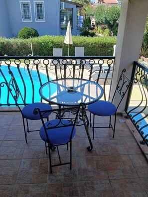 Villa, 4 habitaciones, fumadores, piscina privada | Restaurante al aire libre